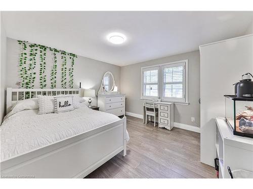 668 Cherrywood Drive, Burlington, ON - Indoor Photo Showing Bedroom