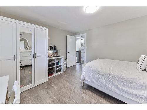 668 Cherrywood Drive, Burlington, ON - Indoor Photo Showing Bedroom