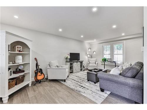 668 Cherrywood Drive, Burlington, ON - Indoor Photo Showing Living Room