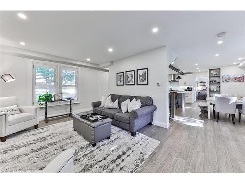 668 Cherrywood Drive, Burlington, ON - Indoor Photo Showing Living Room