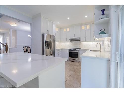 59 Kopperfield Lane, Mount Hope, ON - Indoor Photo Showing Kitchen With Upgraded Kitchen