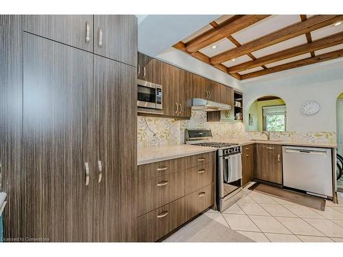 114 Kensington Avenue N, Hamilton, ON - Indoor Photo Showing Kitchen