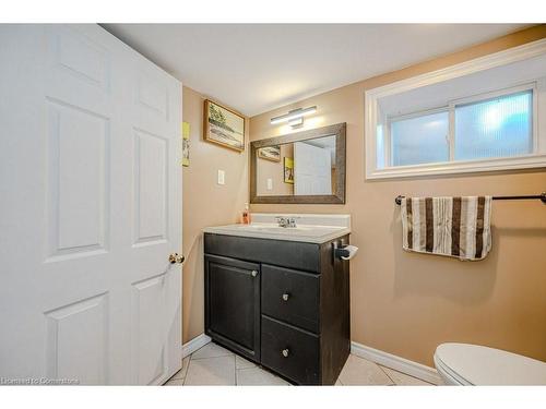 114 Kensington Avenue N, Hamilton, ON - Indoor Photo Showing Bathroom