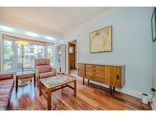 114 Kensington Avenue N, Hamilton, ON - Indoor Photo Showing Living Room