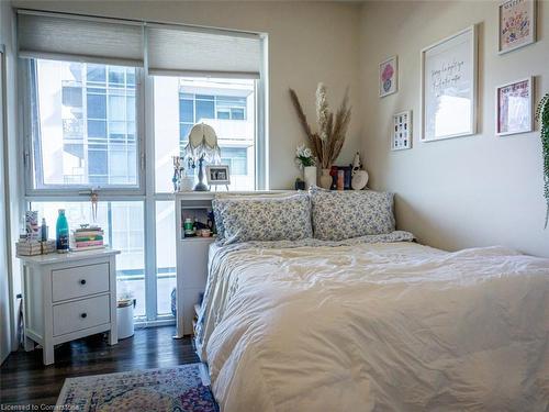 1509-2087 Fairview Street, Burlington, ON - Indoor Photo Showing Bedroom