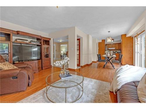 62 Bridlewood Drive, Dundas, ON - Indoor Photo Showing Living Room