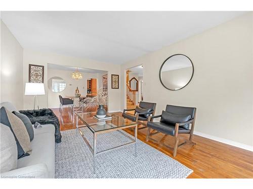 62 Bridlewood Drive, Dundas, ON - Indoor Photo Showing Living Room