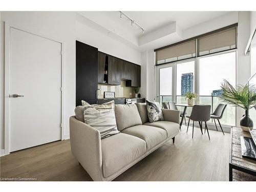 2408-3900 Confederation Parkway, Mississauga, ON - Indoor Photo Showing Living Room