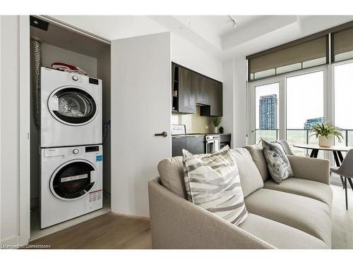 2408-3900 Confederation Parkway, Mississauga, ON - Indoor Photo Showing Laundry Room