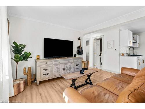 12 Wade Avenue, Brantford, ON - Indoor Photo Showing Living Room