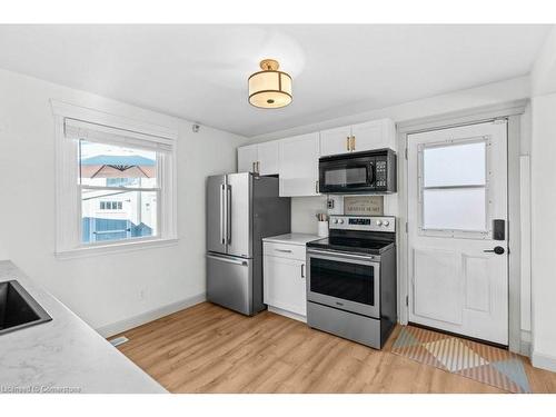 12 Wade Avenue, Brantford, ON - Indoor Photo Showing Kitchen