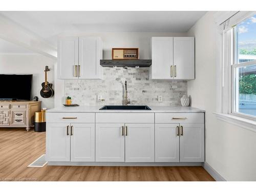 12 Wade Avenue, Brantford, ON - Indoor Photo Showing Kitchen