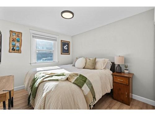 12 Wade Avenue, Brantford, ON - Indoor Photo Showing Bedroom