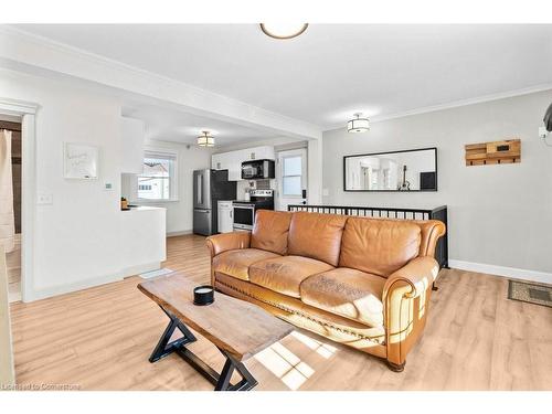 12 Wade Avenue, Brantford, ON - Indoor Photo Showing Living Room