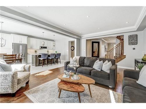 280 Fellowes Crescent, Waterdown, ON - Indoor Photo Showing Living Room