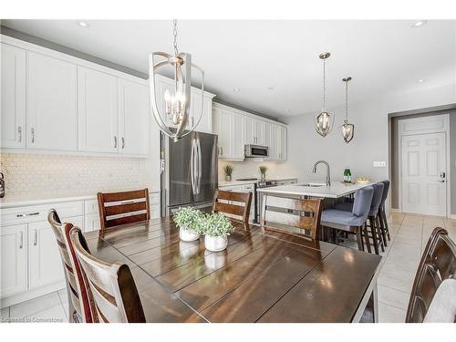 280 Fellowes Crescent, Waterdown, ON - Indoor Photo Showing Dining Room