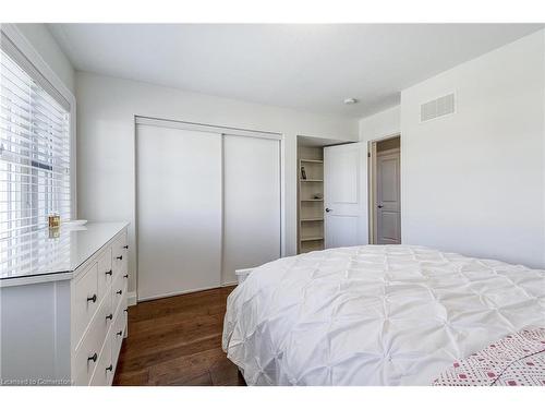 280 Fellowes Crescent, Waterdown, ON - Indoor Photo Showing Bedroom