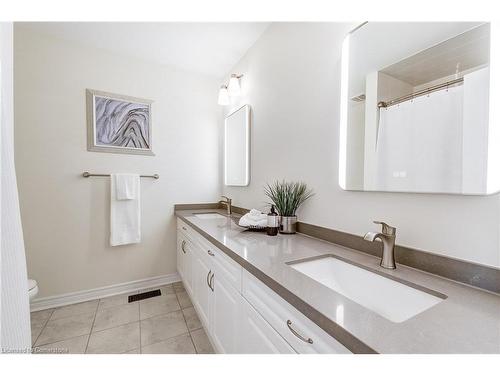 280 Fellowes Crescent, Waterdown, ON - Indoor Photo Showing Bathroom