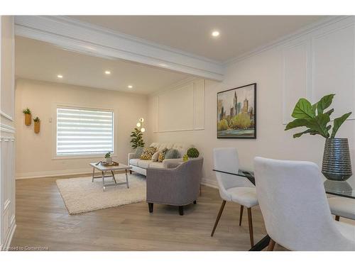 564 Aberdeen Avenue, Hamilton, ON - Indoor Photo Showing Living Room