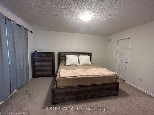 122 Munro Circle, Brantford, ON - Indoor Photo Showing Bedroom