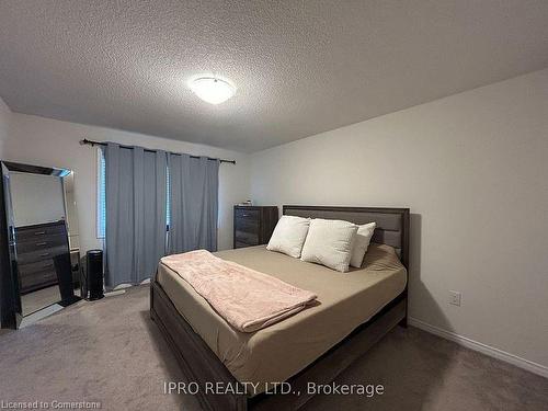 122 Munro Circle, Brantford, ON - Indoor Photo Showing Bedroom