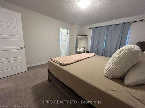 122 Munro Circle, Brantford, ON - Indoor Photo Showing Bedroom