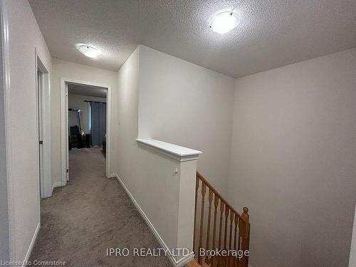 122 Munro Circle, Brantford, ON - Indoor Photo Showing Other Room