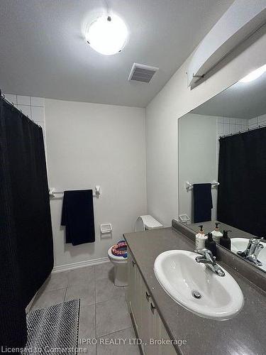 122 Munro Circle, Brantford, ON - Indoor Photo Showing Bathroom