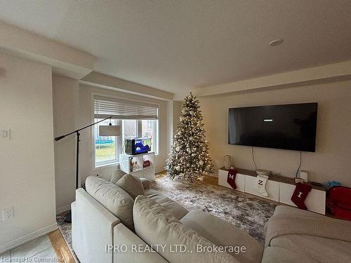 122 Munro Circle, Brantford, ON - Indoor Photo Showing Living Room