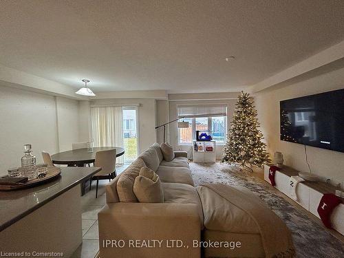 122 Munro Circle, Brantford, ON - Indoor Photo Showing Living Room