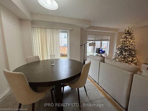 122 Munro Circle, Brantford, ON - Indoor Photo Showing Dining Room