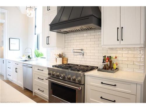 110 Millpond Road, Niagara-On-The-Lake, ON - Indoor Photo Showing Kitchen With Upgraded Kitchen