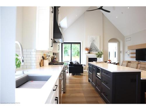 110 Millpond Road, Niagara-On-The-Lake, ON - Indoor Photo Showing Kitchen With Double Sink