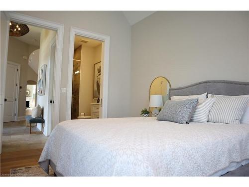 110 Millpond Road, Niagara-On-The-Lake, ON - Indoor Photo Showing Bedroom