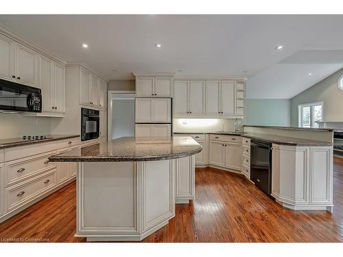 225 Wilton Street, Burlington, ON - Indoor Photo Showing Kitchen