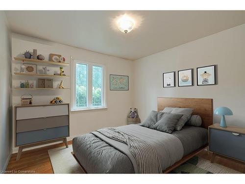 225 Wilton Street, Burlington, ON - Indoor Photo Showing Bedroom