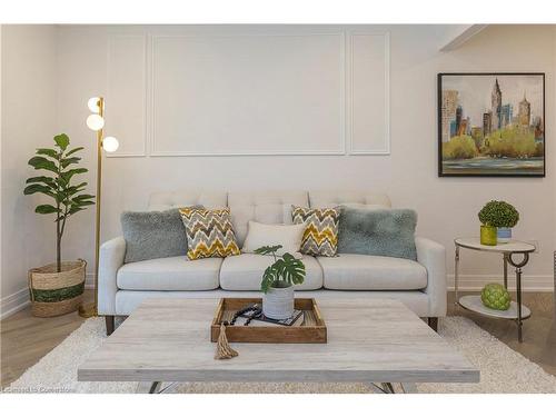 564 Aberdeen Avenue, Hamilton, ON - Indoor Photo Showing Living Room