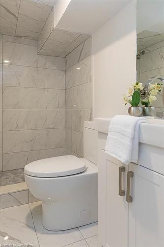 564 Aberdeen Avenue, Hamilton, ON - Indoor Photo Showing Bathroom