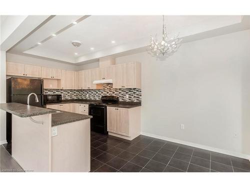 83 Bankfield Crescent, Stoney Creek, ON - Indoor Photo Showing Kitchen With Upgraded Kitchen