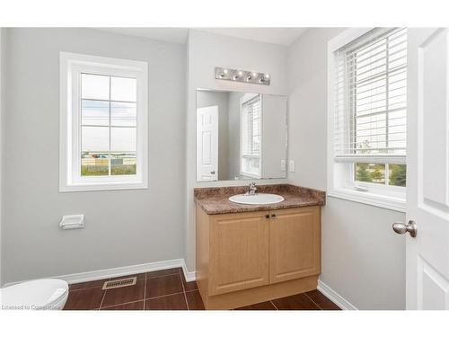 83 Bankfield Crescent, Stoney Creek, ON - Indoor Photo Showing Bathroom