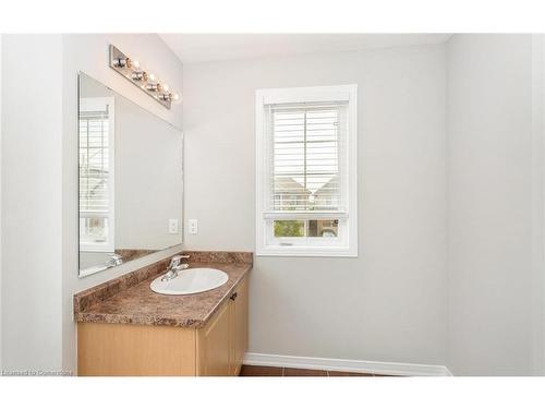 83 Bankfield Crescent, Stoney Creek, ON - Indoor Photo Showing Bathroom