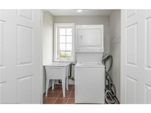 83 Bankfield Crescent, Stoney Creek, ON - Indoor Photo Showing Laundry Room