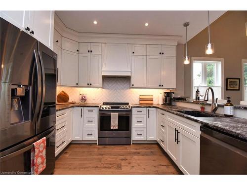 5-3300 Culp Road, Vineland Station, ON - Indoor Photo Showing Kitchen With Upgraded Kitchen