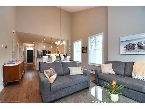 5-3300 Culp Road, Vineland Station, ON - Indoor Photo Showing Living Room