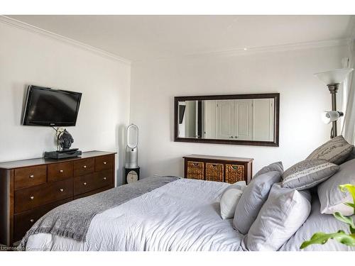 24 Liberty Street, Hamilton, ON - Indoor Photo Showing Bedroom