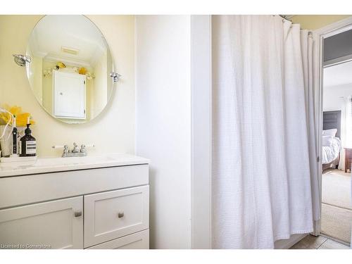 24 Liberty Street, Hamilton, ON - Indoor Photo Showing Bathroom