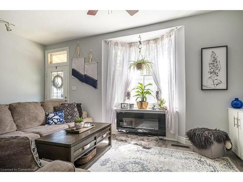 24 Liberty Street, Hamilton, ON - Indoor Photo Showing Living Room