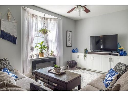 24 Liberty Street, Hamilton, ON - Indoor Photo Showing Living Room