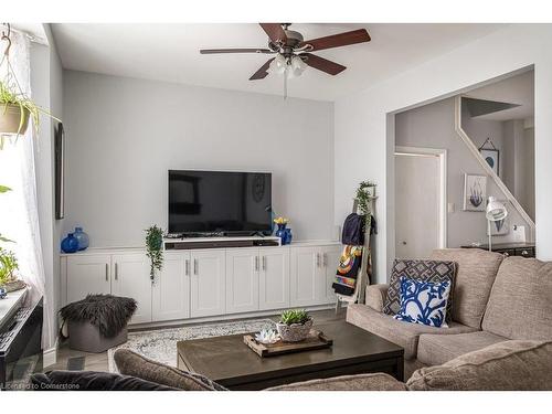 24 Liberty Street, Hamilton, ON - Indoor Photo Showing Living Room