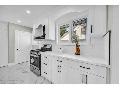 66 Howe Avenue, Hamilton, ON - Indoor Photo Showing Kitchen